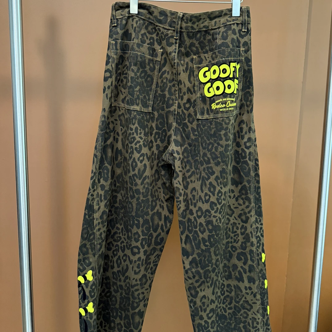 野性豹纹与憨萌高飞牛仔裤