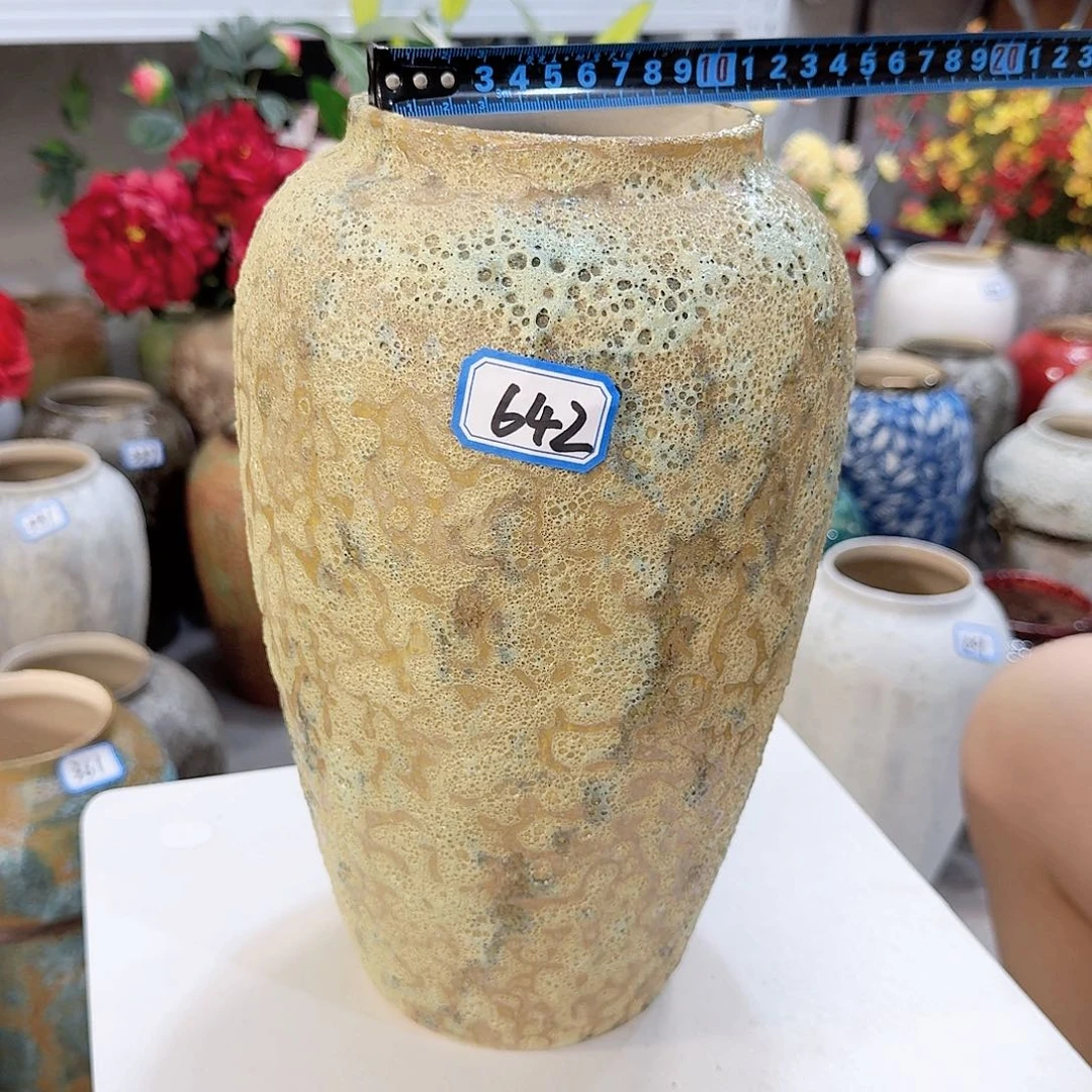 642号陶瓷高29厘米微瑕一个