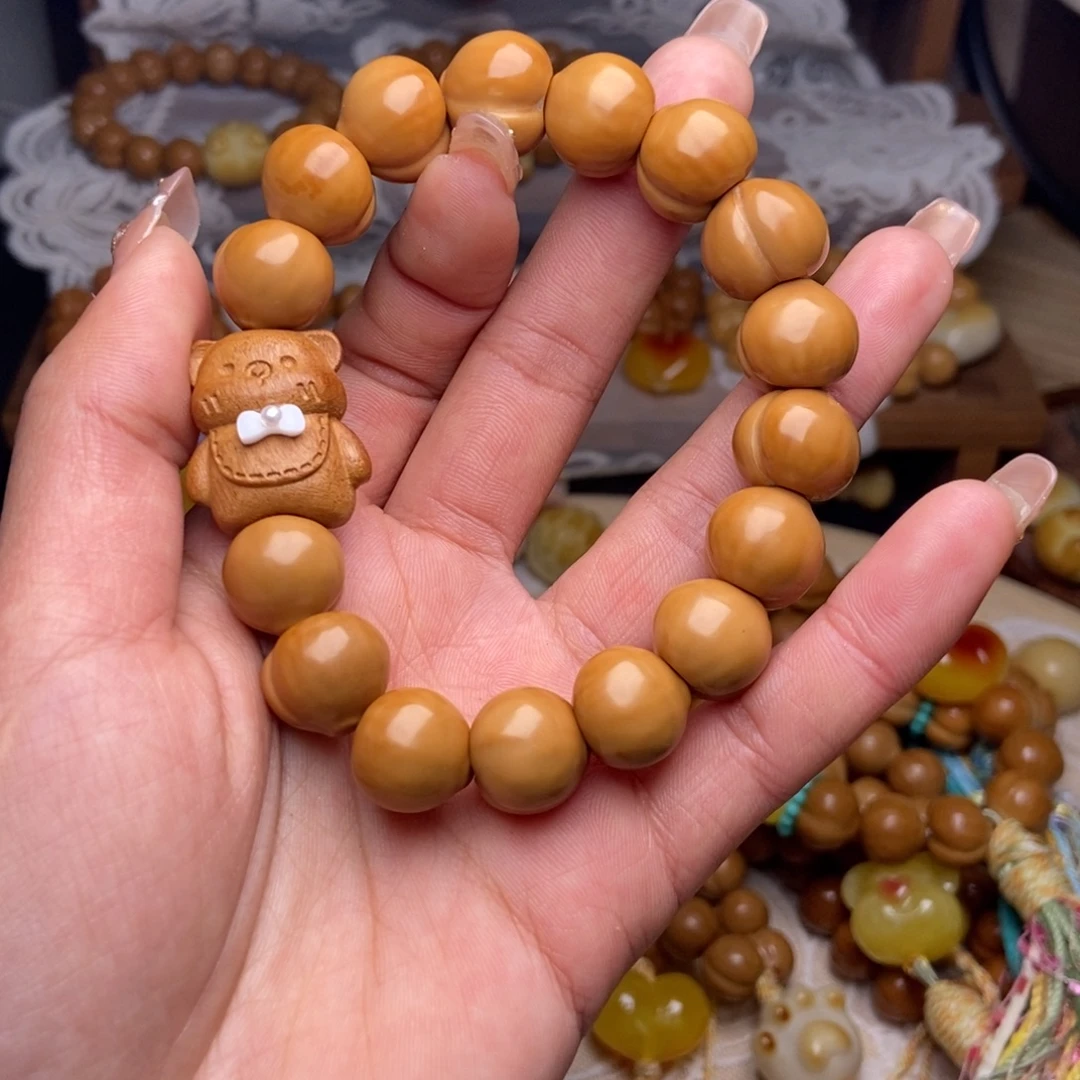 木质类屁桃手持光面手串