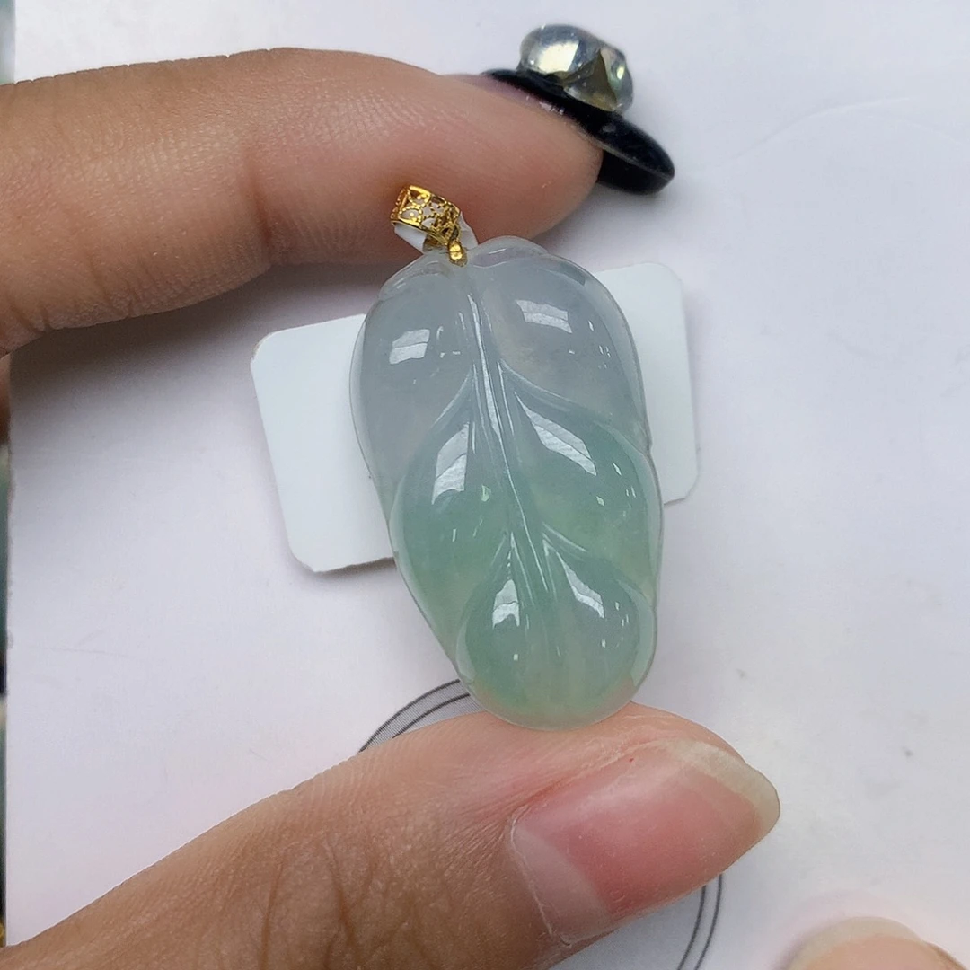 颈饰18K金镶嵌翡翠天然翡翠