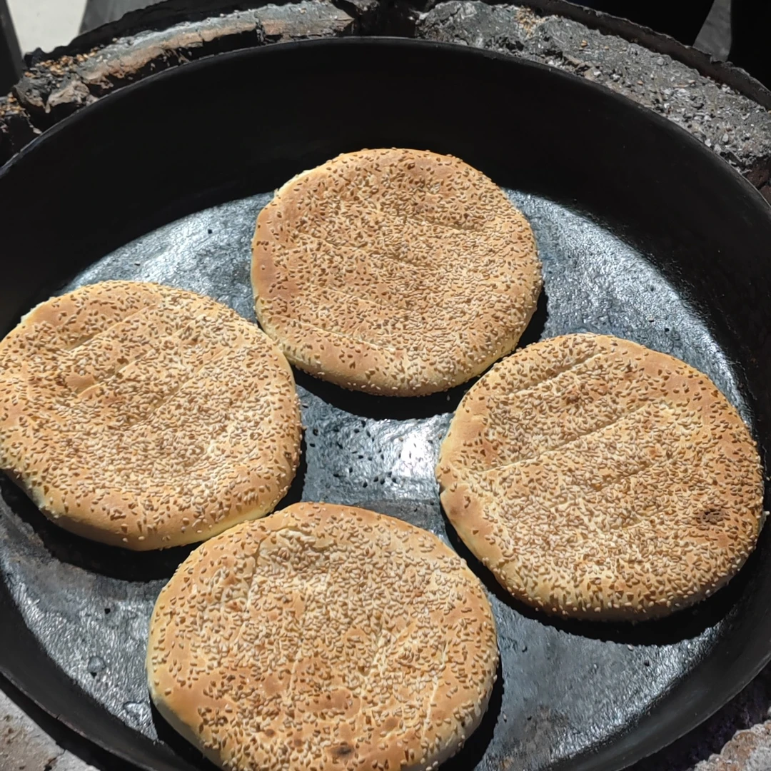 陕南农户家晾晒干椿芽炒肉蒸肉香
