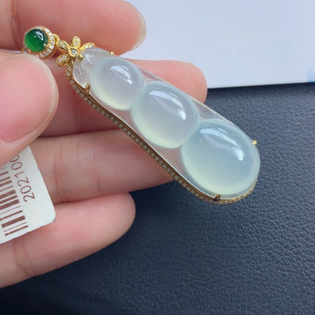 翡翠颈饰未镶嵌福豆