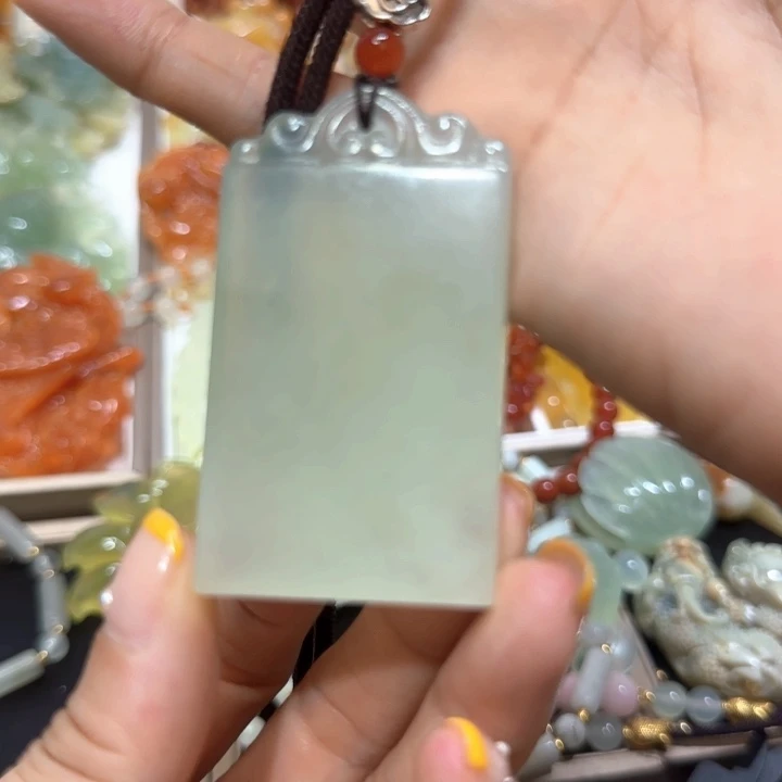 蛇纹石玉未镶嵌吊坠