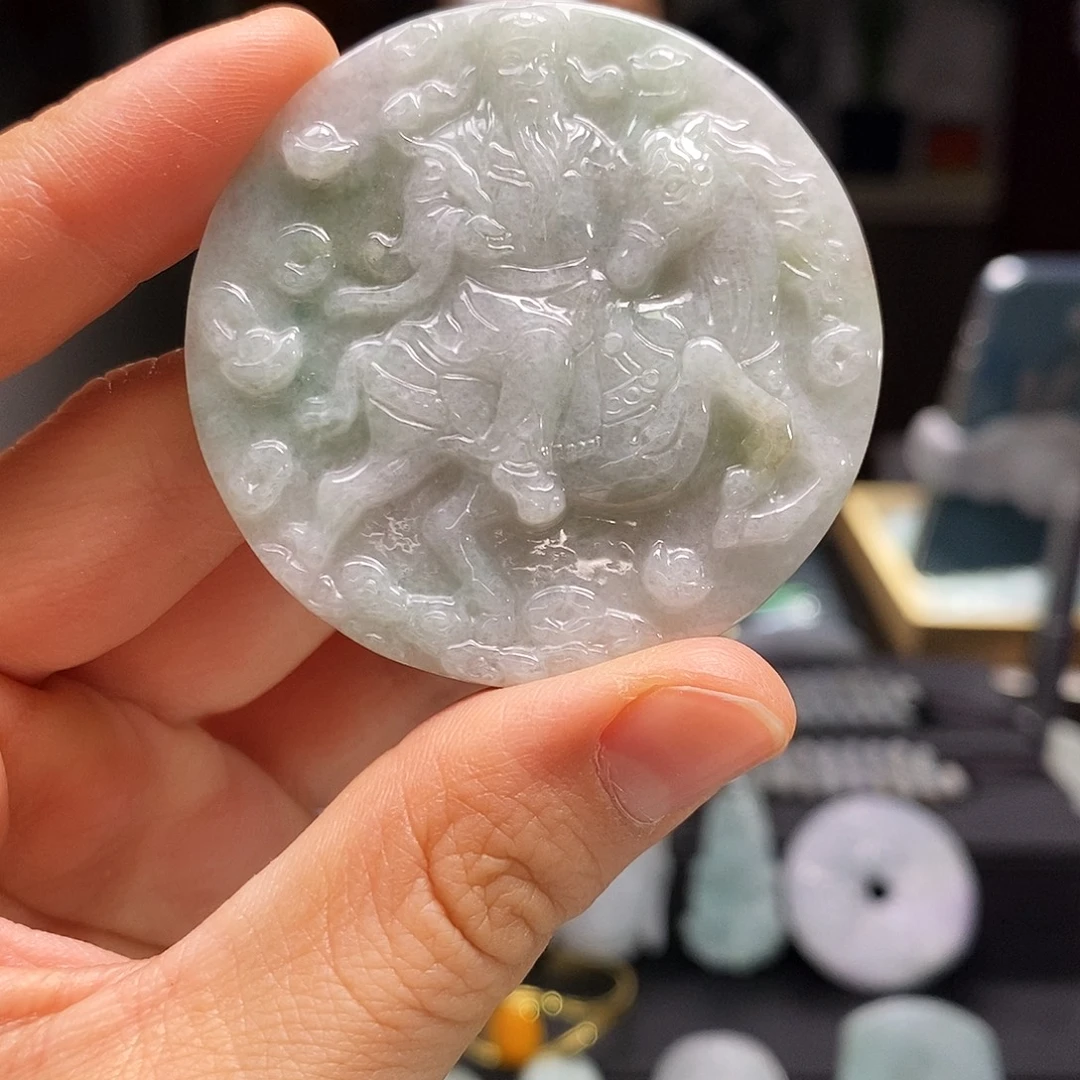 翡翠未镶嵌颈饰财神