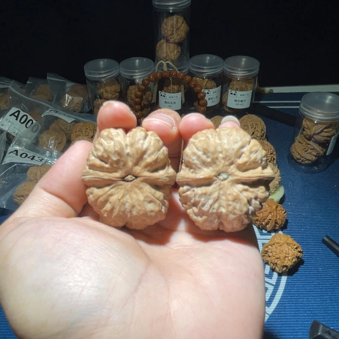 荆****文玩核桃把件蛤蟆头40-44全品