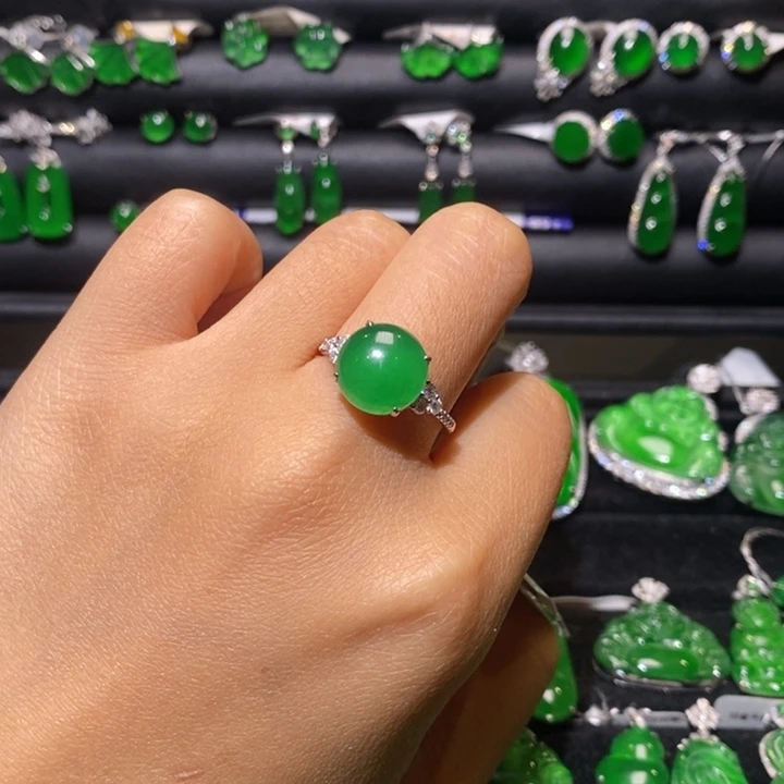 翡翠戒指18K金镶嵌蛋面