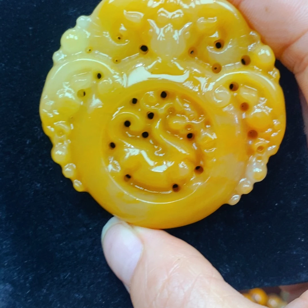 未镶嵌石英质玉（黄龙玉）颈饰
