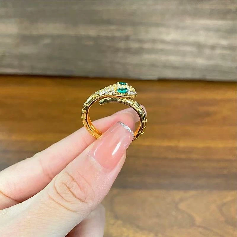 18k金蛇形镶嵌情侣戒指c37