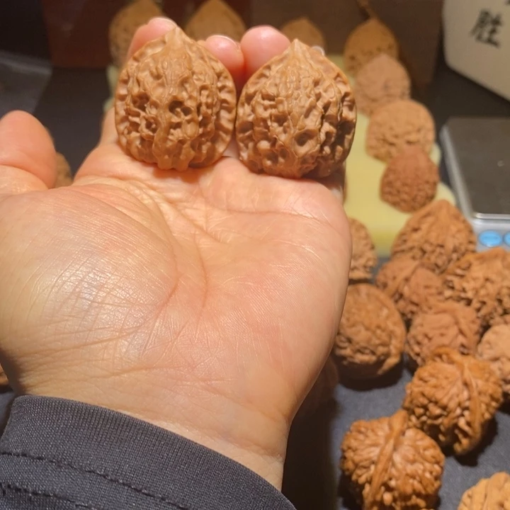 文玩核桃吊坠玲珑35