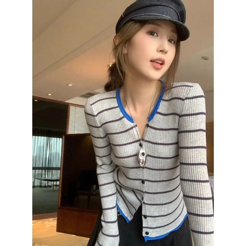 韩系小香风撞色条纹针织开衫女早秋韩系穿搭修身显瘦毛衣打底上衣