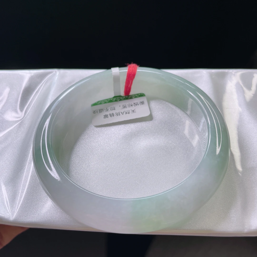 天然翡翠A货56圈糯冰种薄荷渐变绿细腻冰透时尚少女款玉