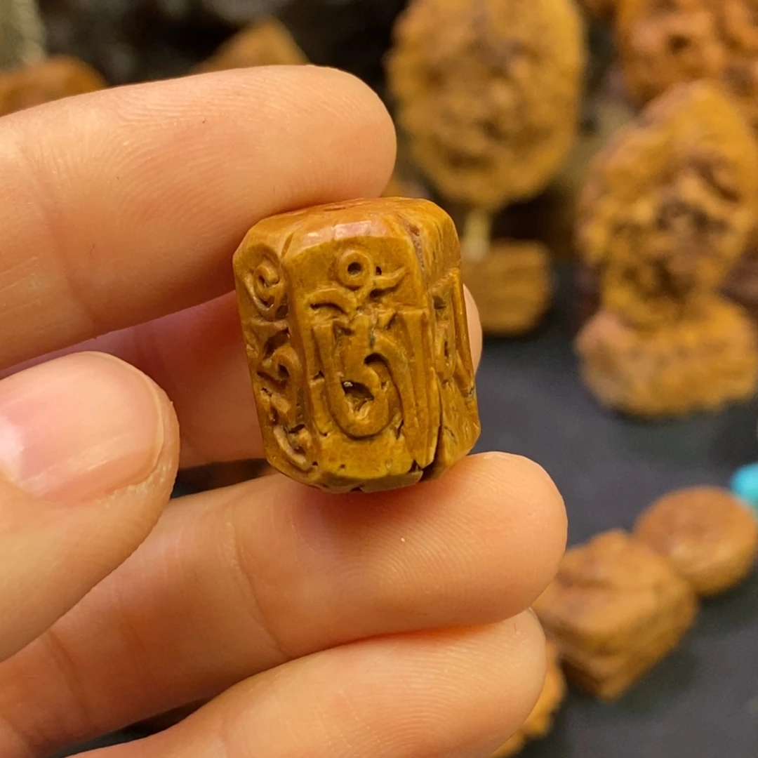 潍坊核雕桃核雕刻六字真言