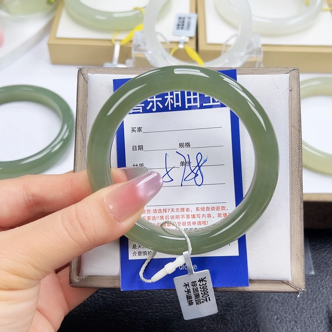 和田玉未镶嵌手镯