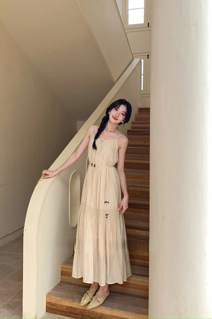 法式度假风夏季宽松百搭流苏气质美背沙滩A字吊带连衣裙