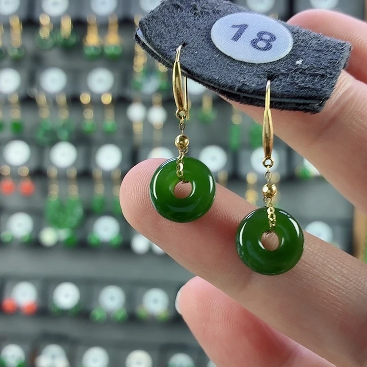 和田玉18K金镶嵌耳饰