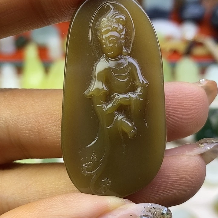 和田玉未镶嵌颈饰红糖站观音吊坠