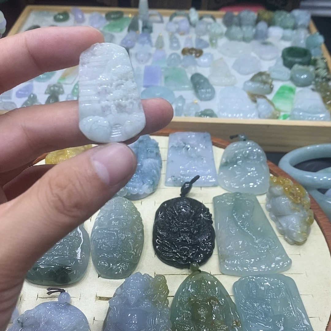 颈饰未镶嵌翡翠山水
