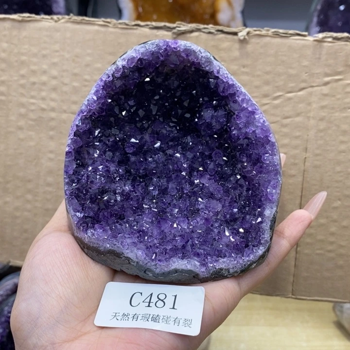G***2未镶嵌大型摆件（非配饰）紫晶