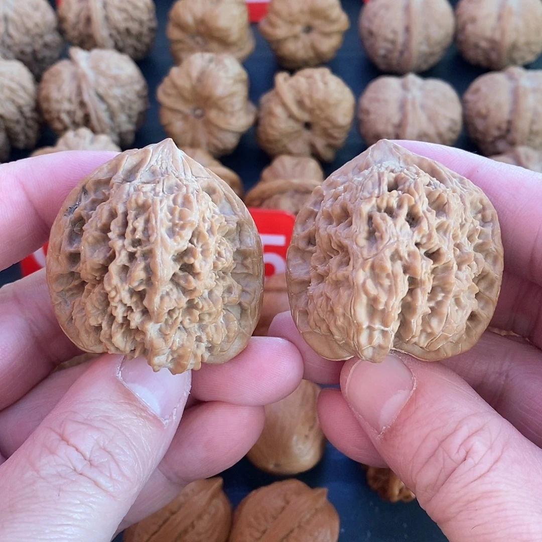 文玩核桃把件大官帽 桃心形 手工精配 原皮原色 高端经典款 龙纹