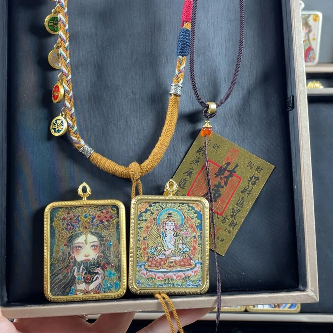 吊坠美丽的唐卡在这里结缘