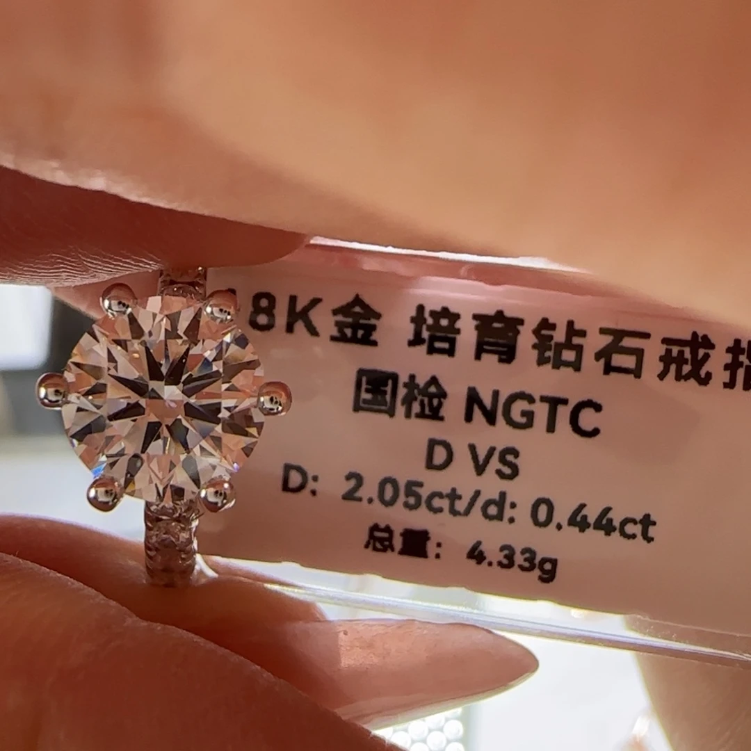 实验室培育钻石18K金镶嵌M****?白月光2卡13