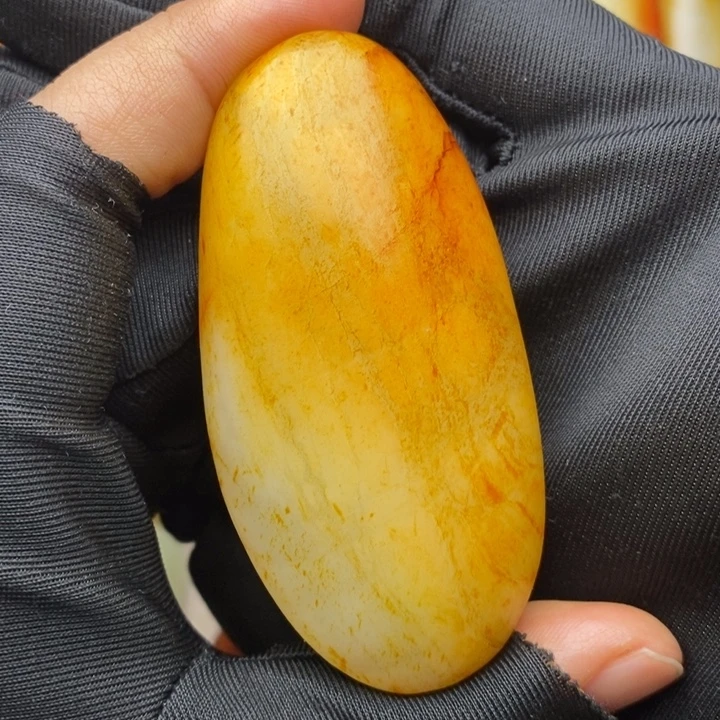 和田玉未镶嵌把件