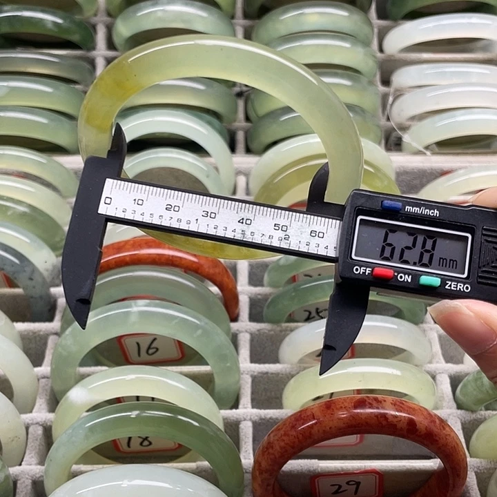 蛇纹石玉未镶嵌手镯31