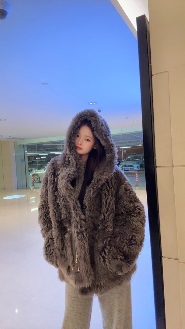 【K.E Studio】“南法假日”进口托斯卡纳羊皮毛一体连帽外套 25430