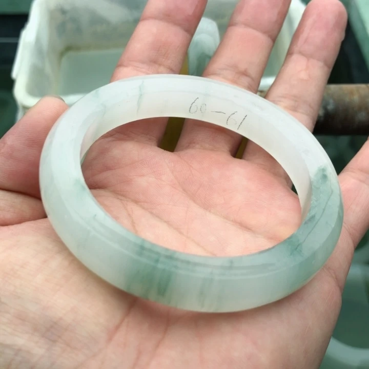 未镶嵌定制手镯定制石英质玉（天山翠）新疆玉镯