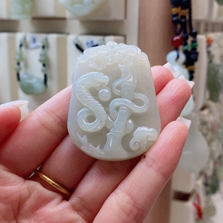 雪***云和田玉未镶嵌颈饰
