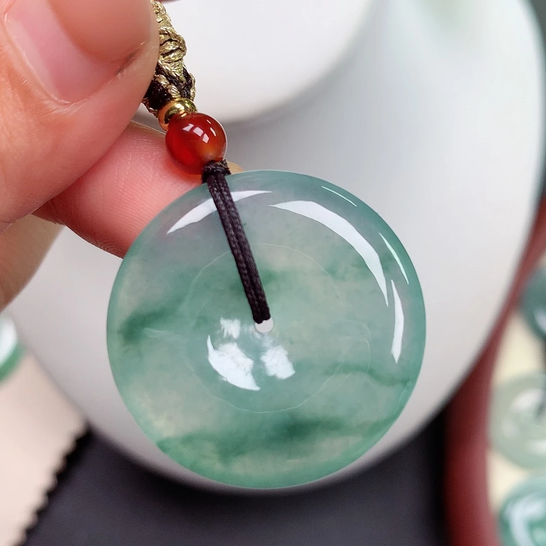 翡翠未镶嵌颈饰平安扣 28.9x5.3mm