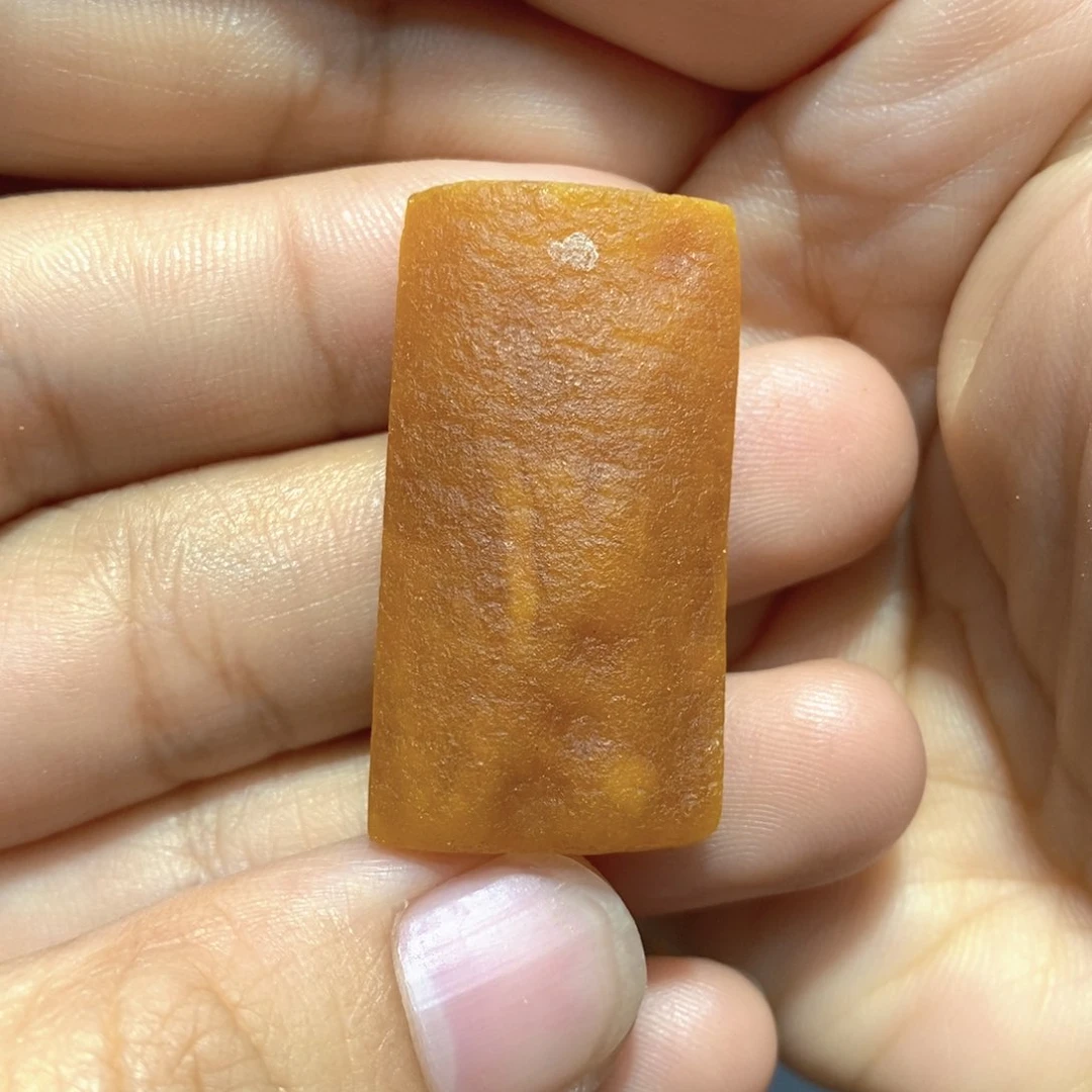 未镶嵌颈饰琥珀蜜蜡原石