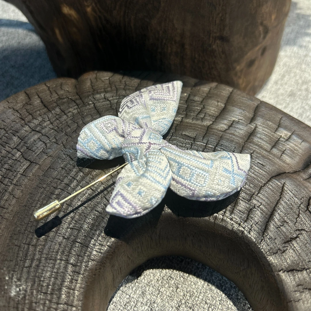 谭湘光 | 广西非遗壮锦蝴蝶胸针