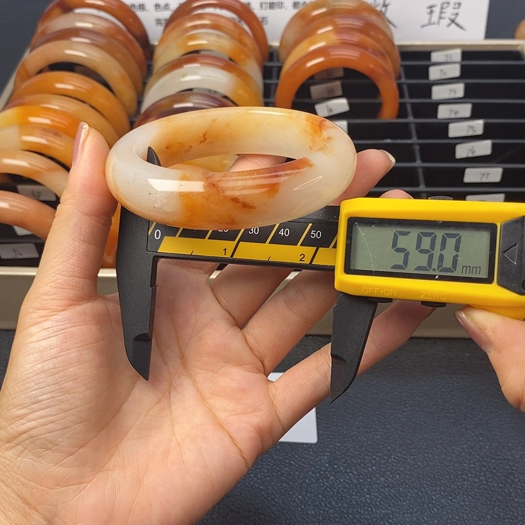 未镶嵌石英质玉（黄龙玉）手镯65号茄子山金沙老油红如血黄龙