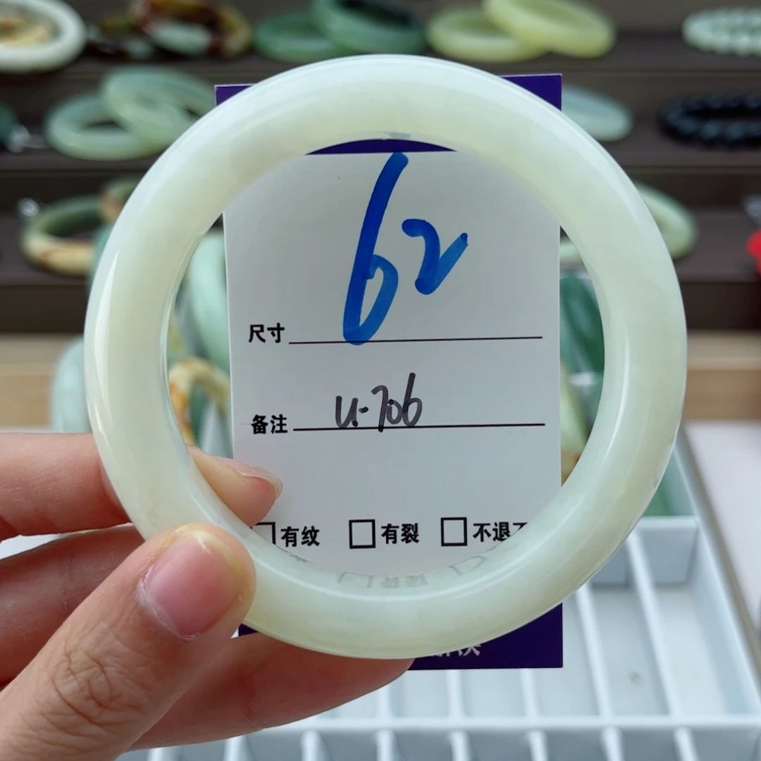 蛇纹石玉手镯未镶嵌