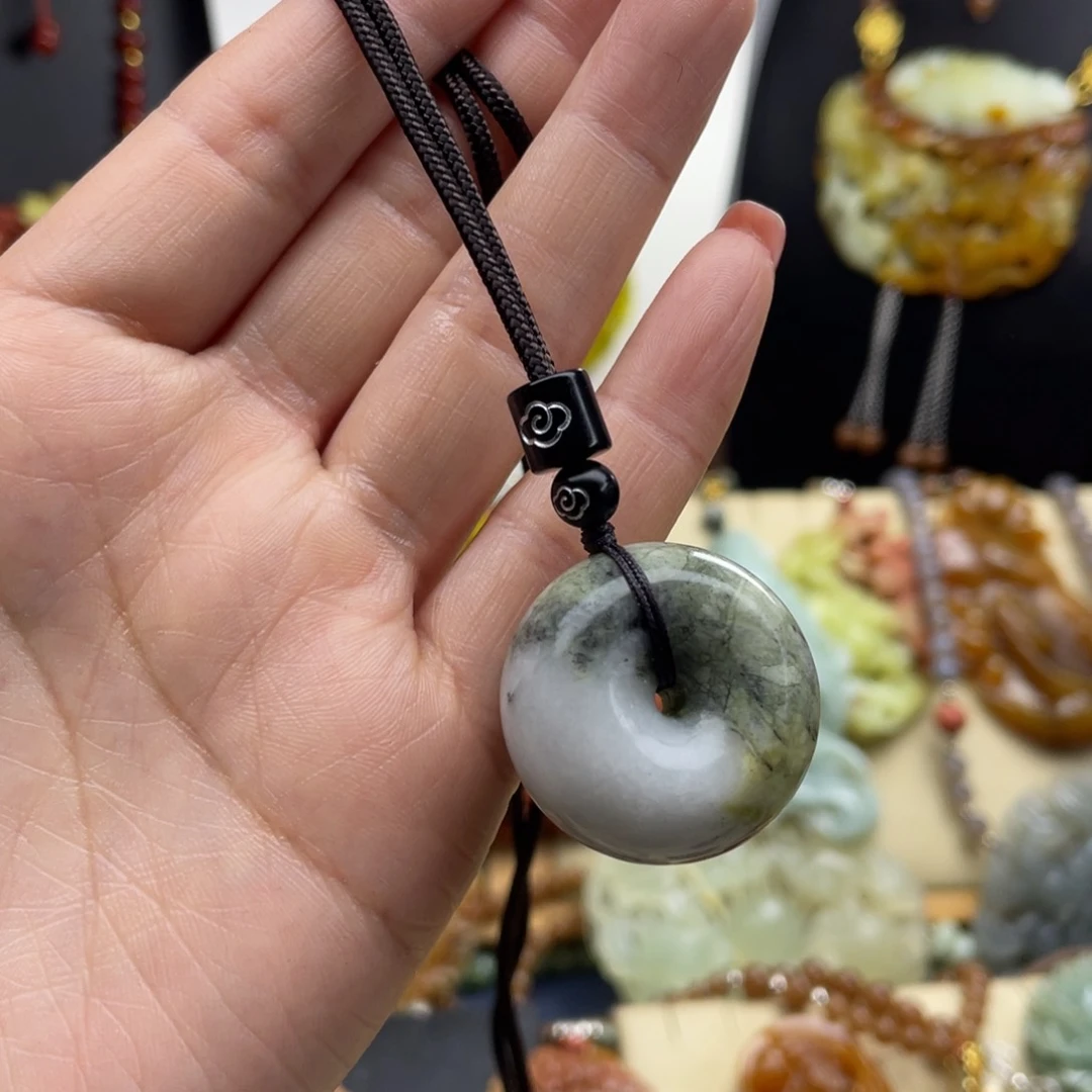 未镶嵌蛇纹石玉颈饰