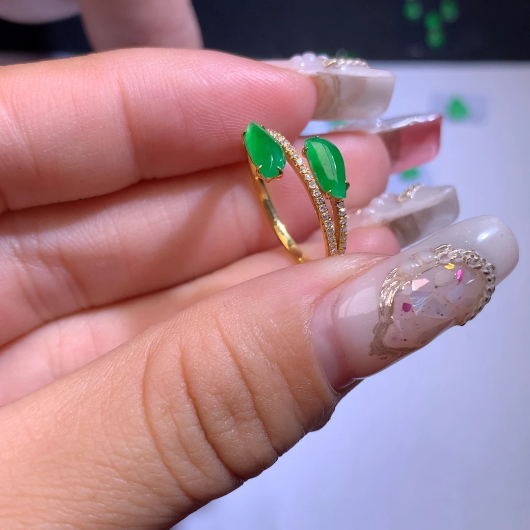 翡翠18K金镶嵌颈饰翡翠