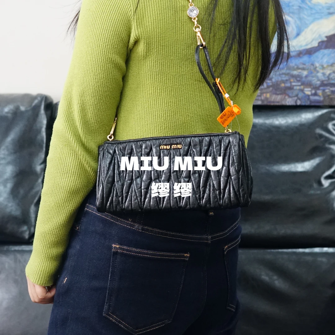 95新 MIU MIU/缪缪 miumiu/黑色单肩包/FYSP11513034/3034