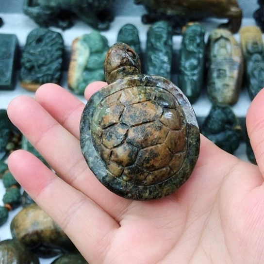 岫岩河磨玉（透闪石质玉）未镶嵌把件