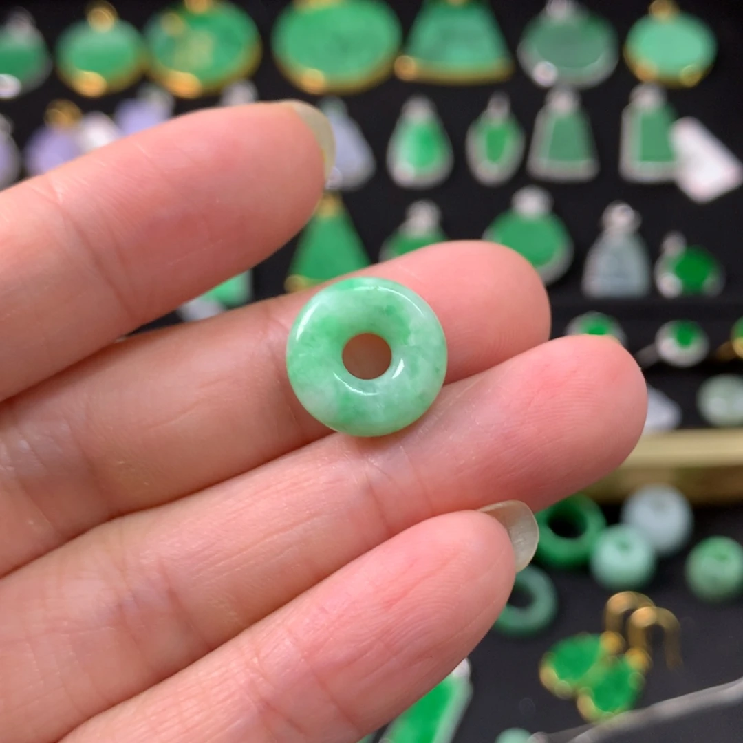 翡翠未镶嵌吊坠(不含链)有纹裂