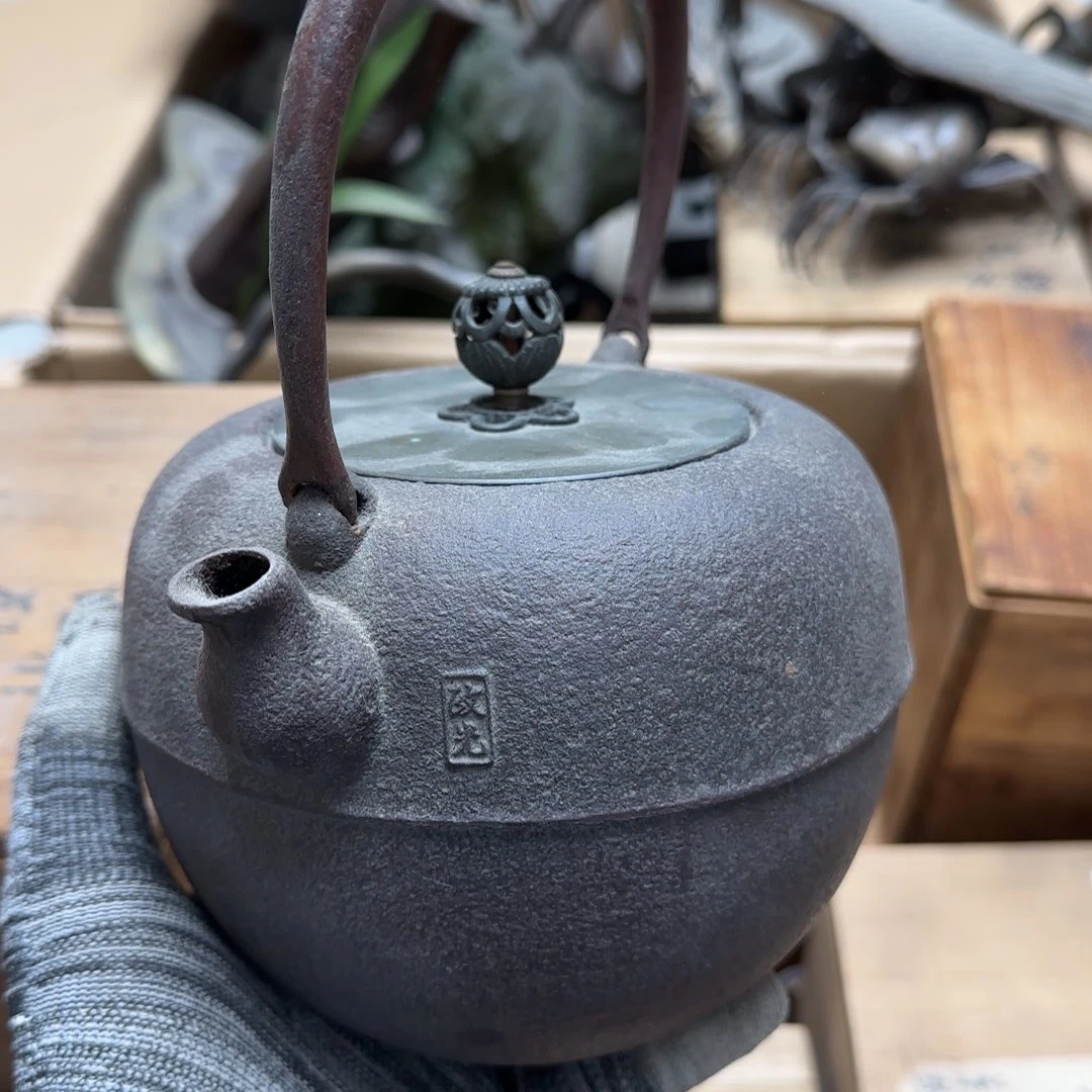 茶宠青红尖瓣红酒具有