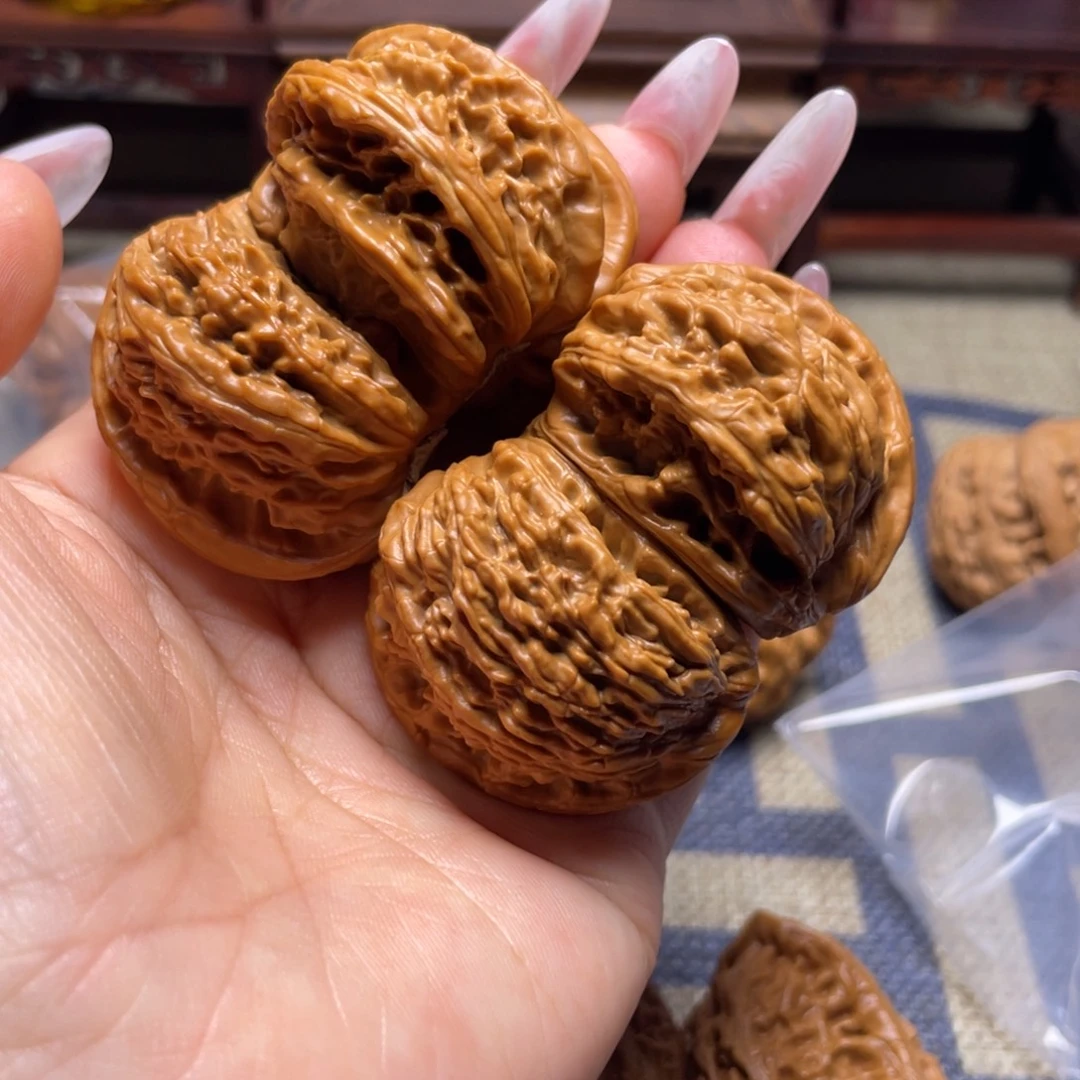 大****文玩核桃吊坠白狮子连体