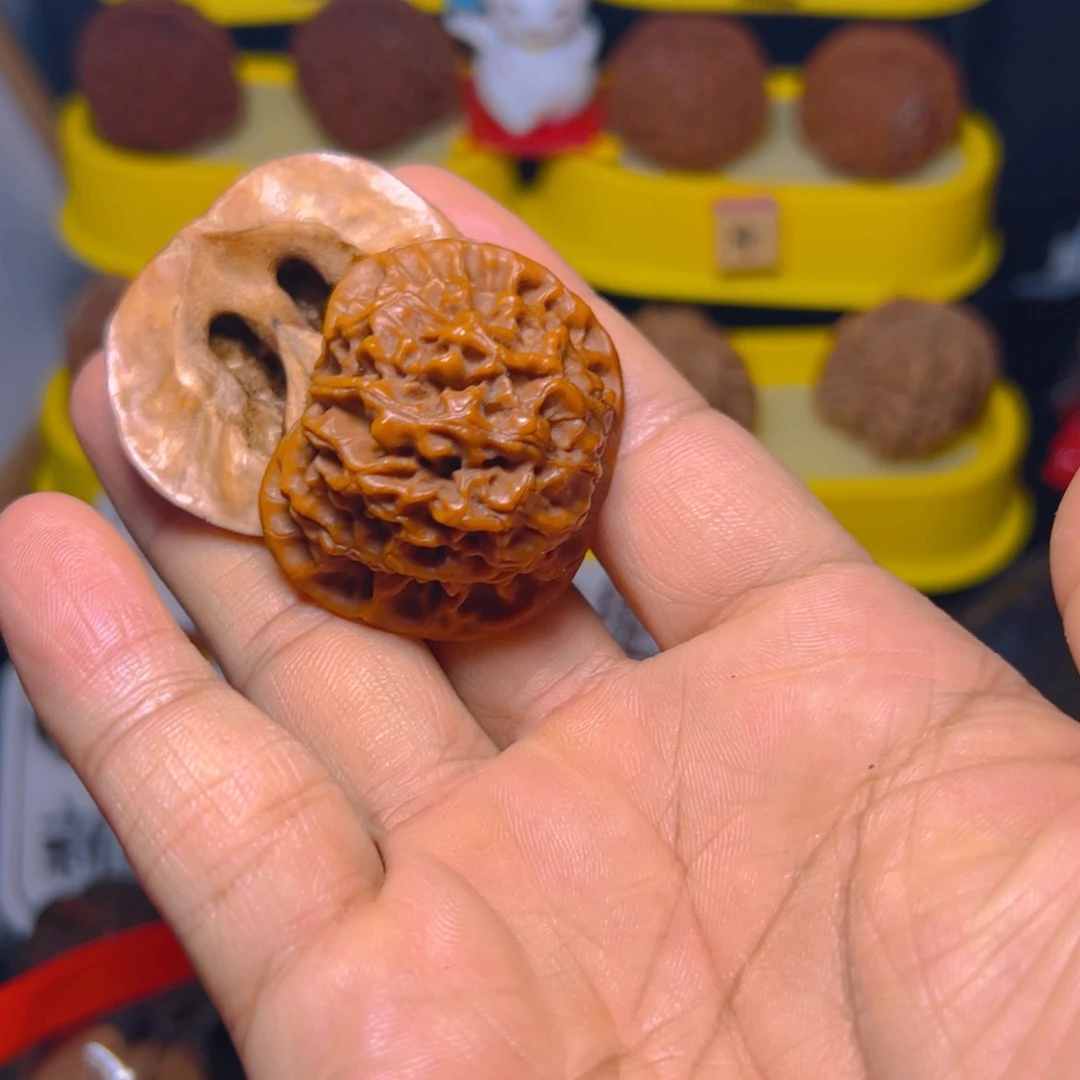 文玩核桃把件两瓣秦闷