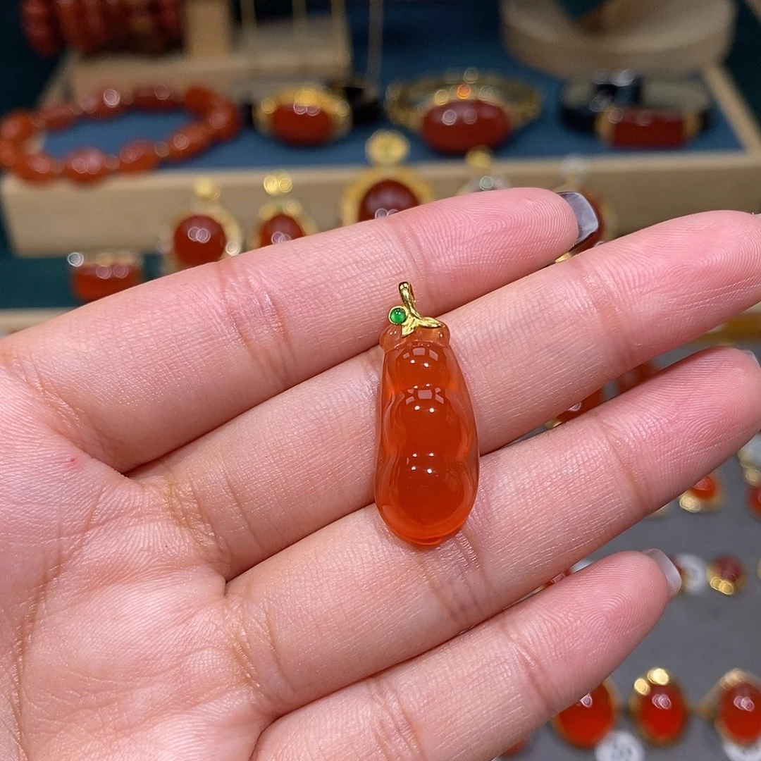 南红玛瑙18K金镶嵌颈饰