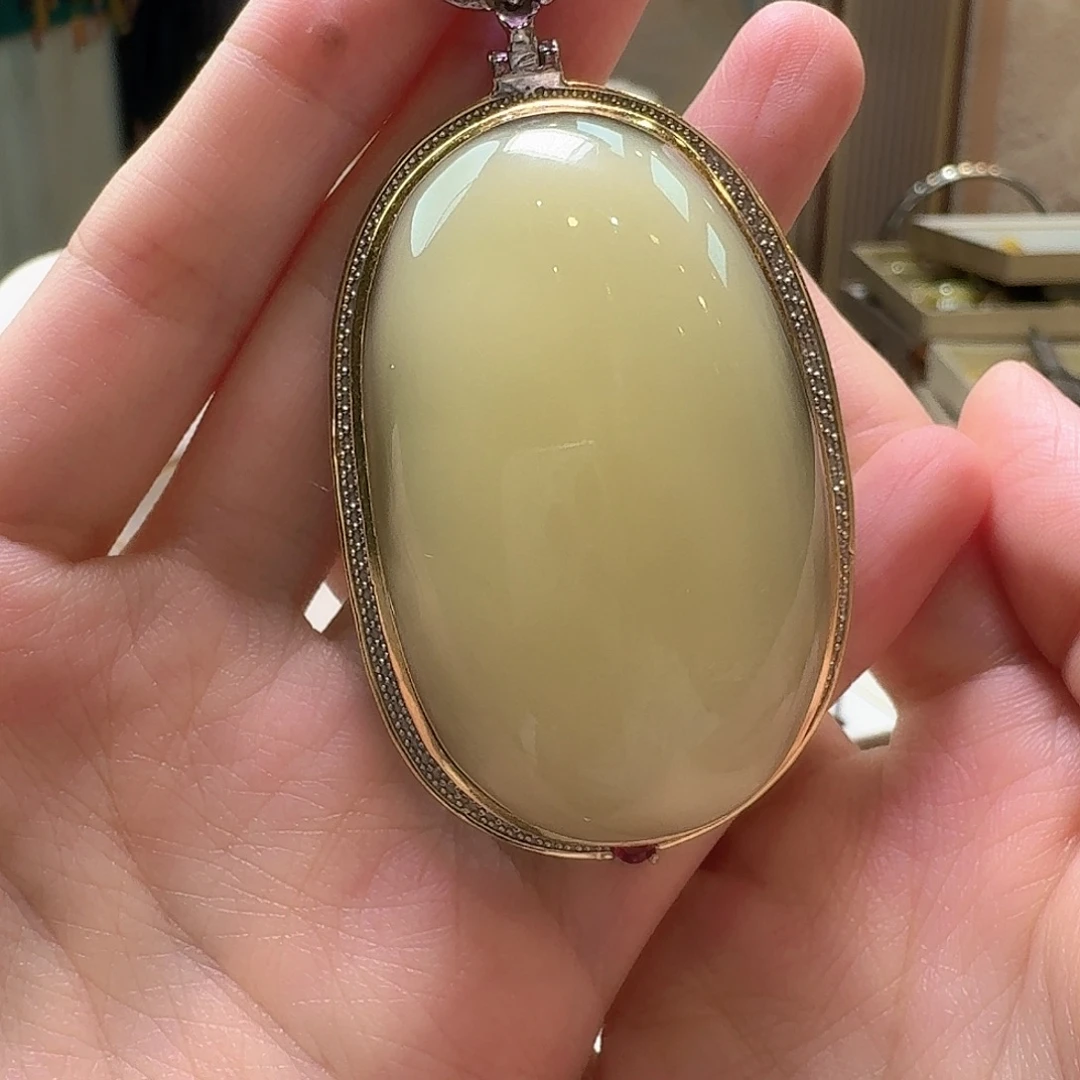 琥珀未镶嵌颈饰吊坠