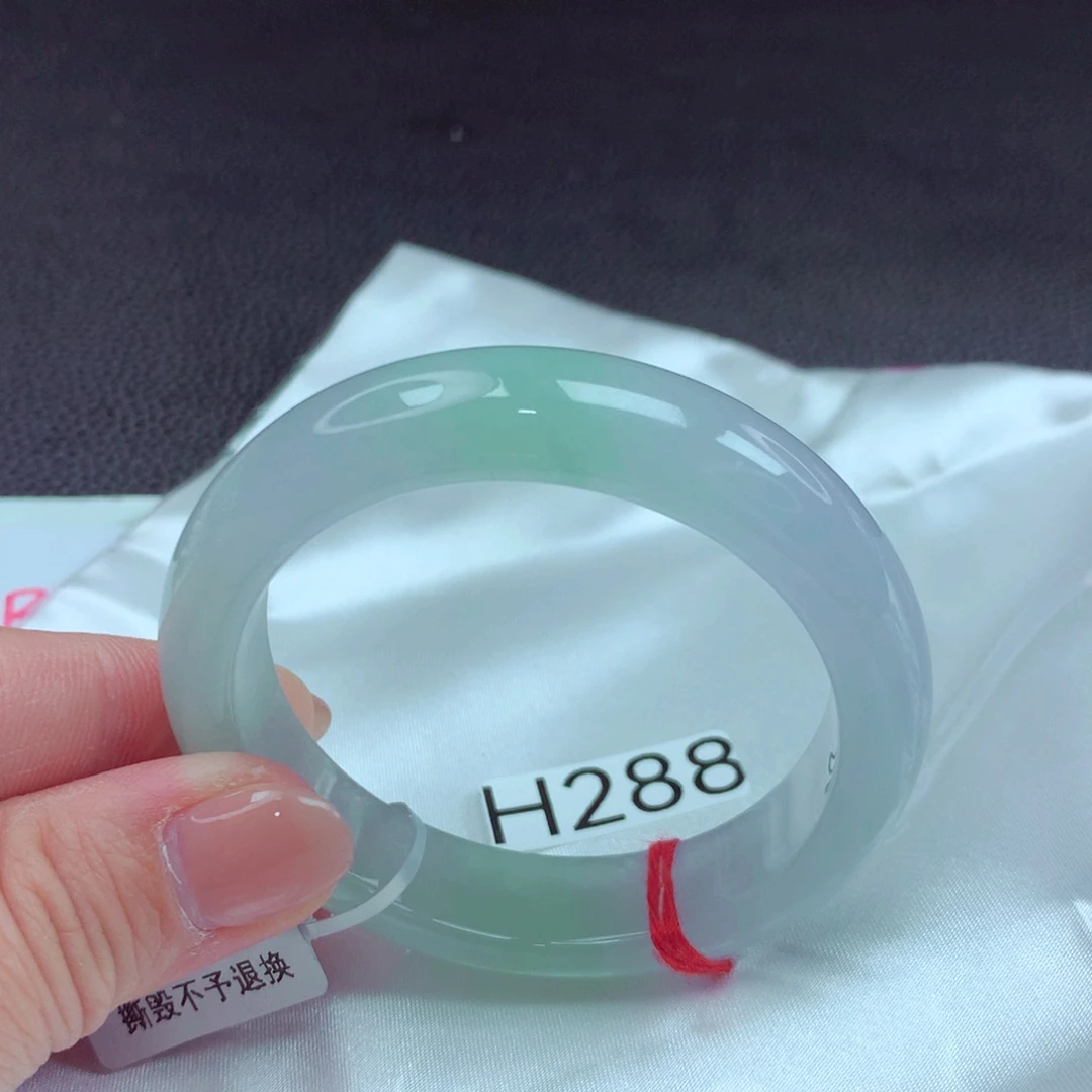 翡翠手镯未镶嵌手镯88