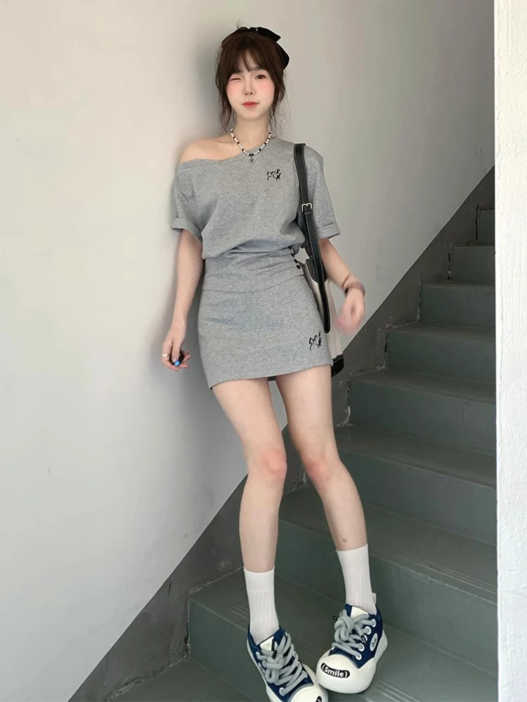 减龄2025超火灰色连衣裙女夏季新款夏日绝美氛围感小裙子短裙套装