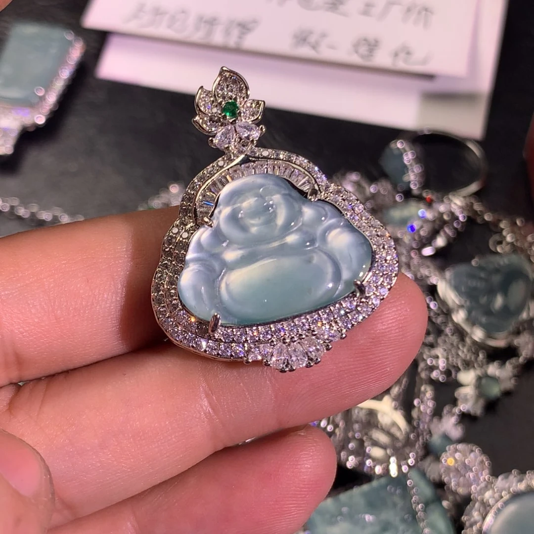 翡翠未镶嵌颈饰佛公