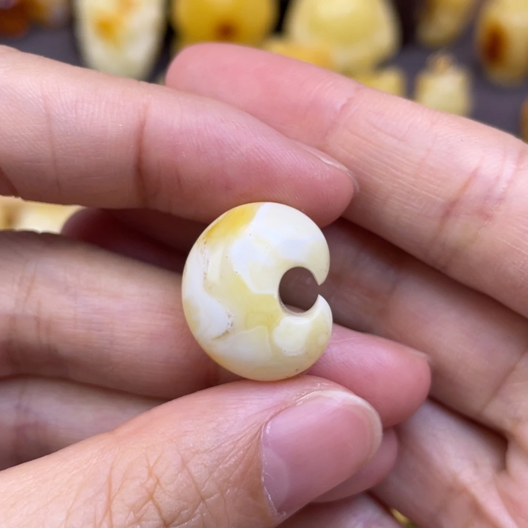 未镶嵌琥珀裸石蜜蜡