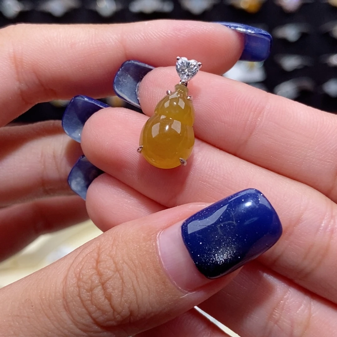 颈饰18K金镶嵌翡翠纯天然缅甸翡翠A货葫芦